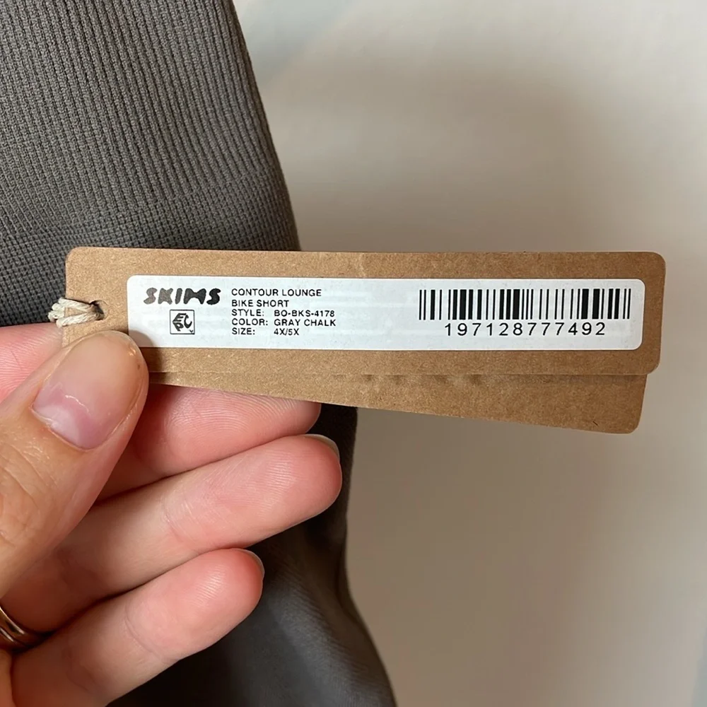 Skims Contour Lounge Bike Shorts - Picture 5 of 12